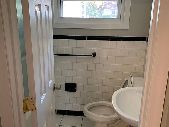 5th image of 2638 Dellwood Ave