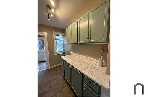177 Bell St #2 Photo 1