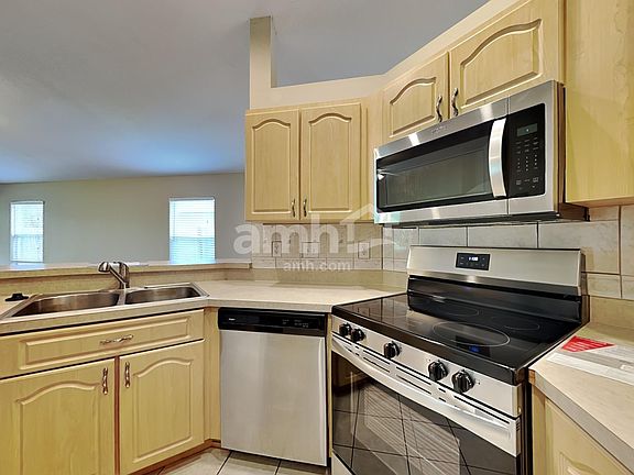 4th image of 6611 Summer Cove Dr
