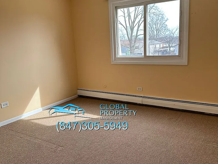 260 E Grand Ave — Photo 23