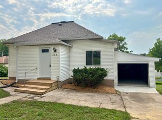 608 N Walnut St, Avoca, IA 51521