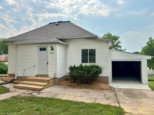608 N Walnut St, Avoca, IA 51521