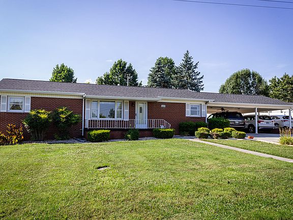 2nd image of 3017 Eloise Dr