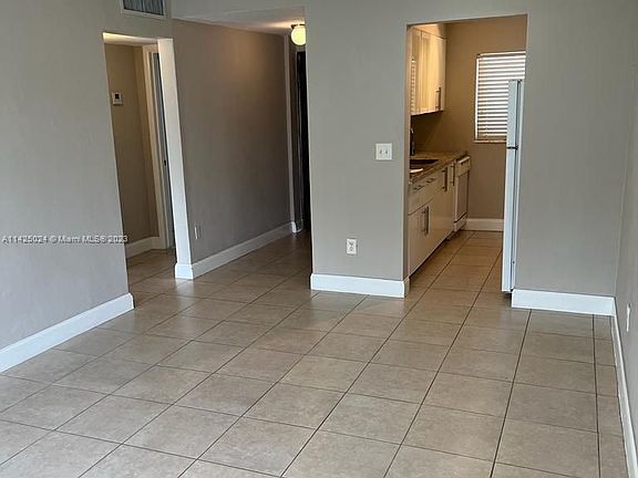 5th image of 114 Mendoza Ave #42