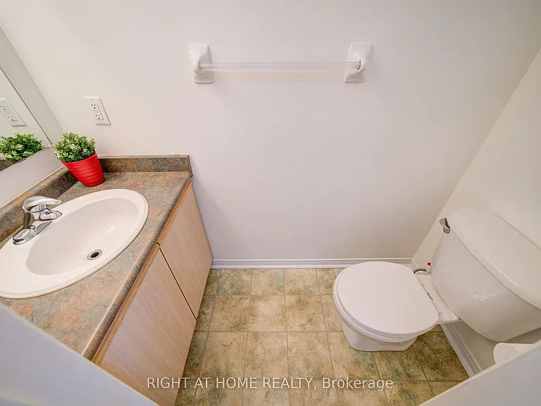 120 Railroad St #9 — Photo 5