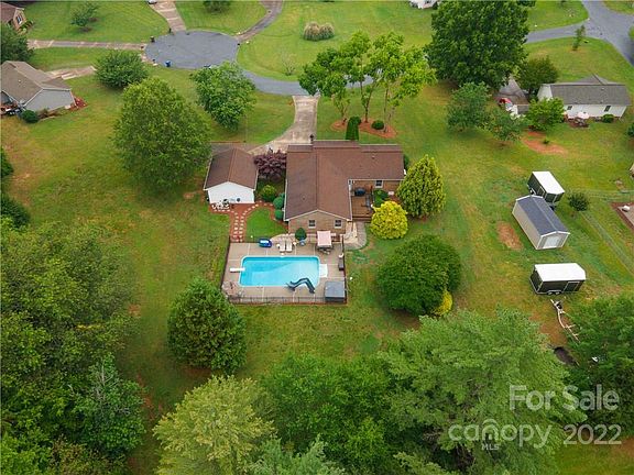 5th image of 105 Cider Dr