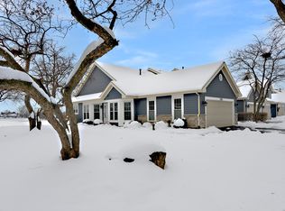 1080 Ridgefield Cir, Carol Stream, IL 60188