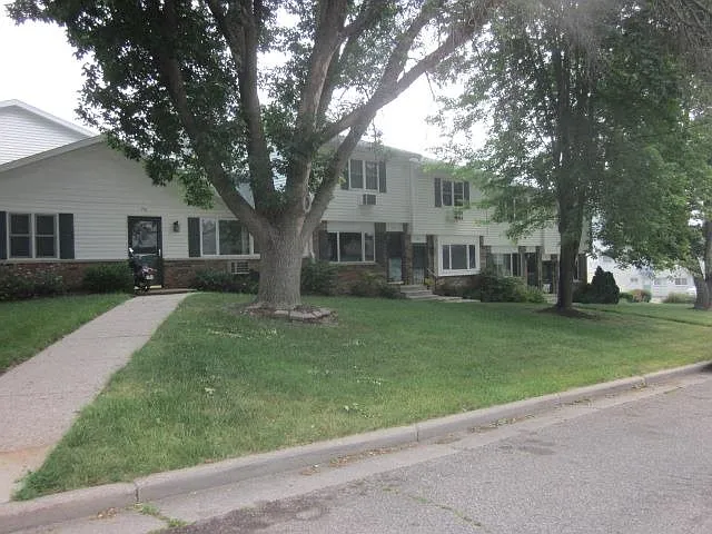 2 bed, 1.5 bath, 900 sqft, $1,250 — Photo 2