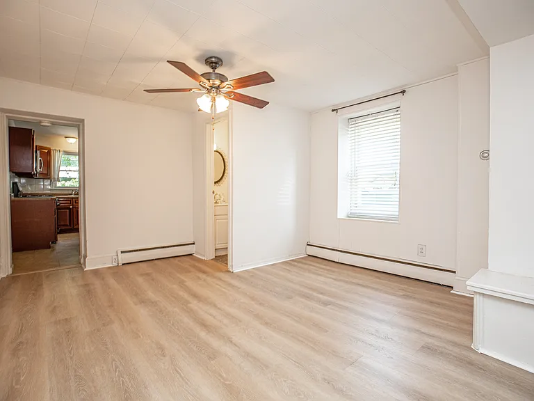 470 Conarroe St — Photo 24