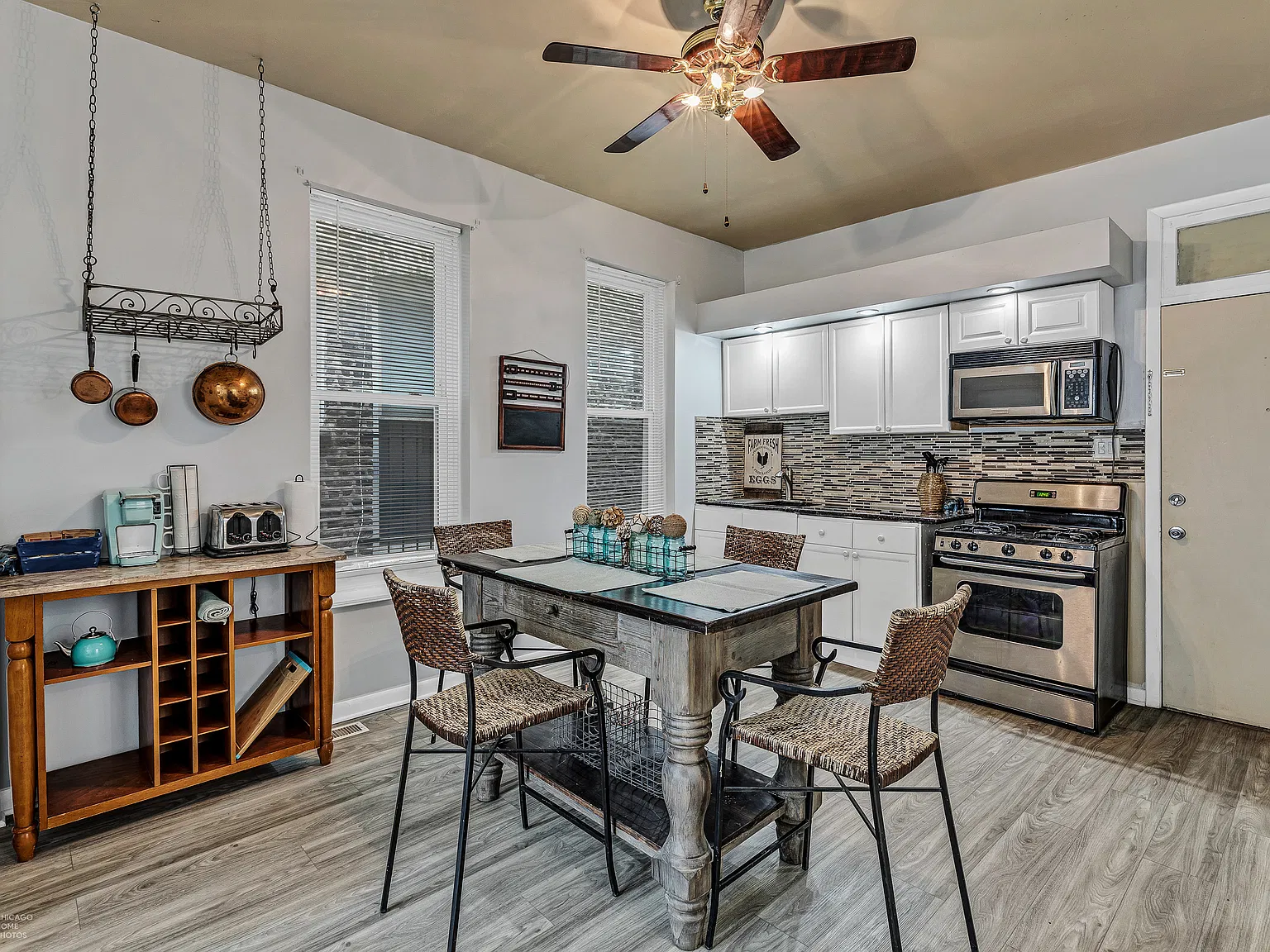 2 bed, 700 sqft, $1,875 — Photo 2