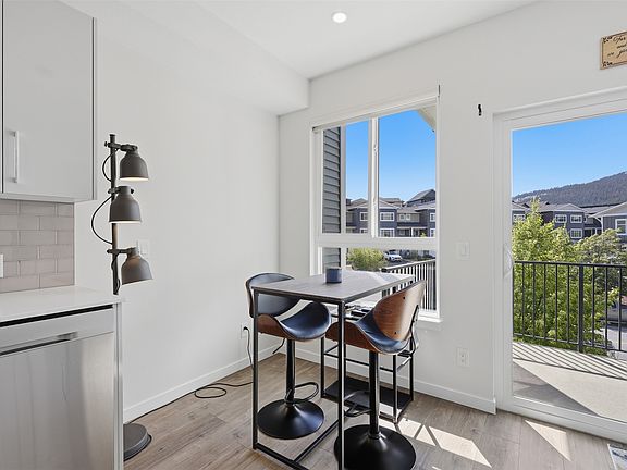 5th image of 1880 Hugh Allan Dr #306