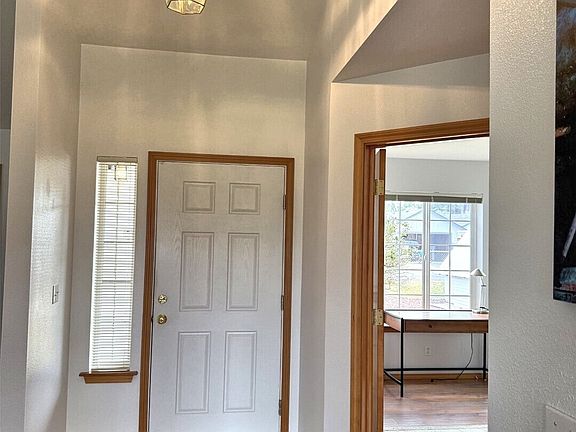 4th image of 567 Puffin Avenue NE