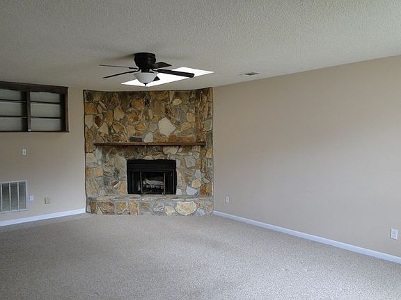 4th image of 127 Pleasant Hill Ct