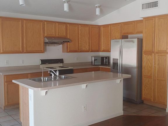 3rd image of 1110 W Raven Dr