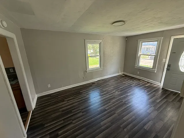 2 bed, $1,370 — Photo 4