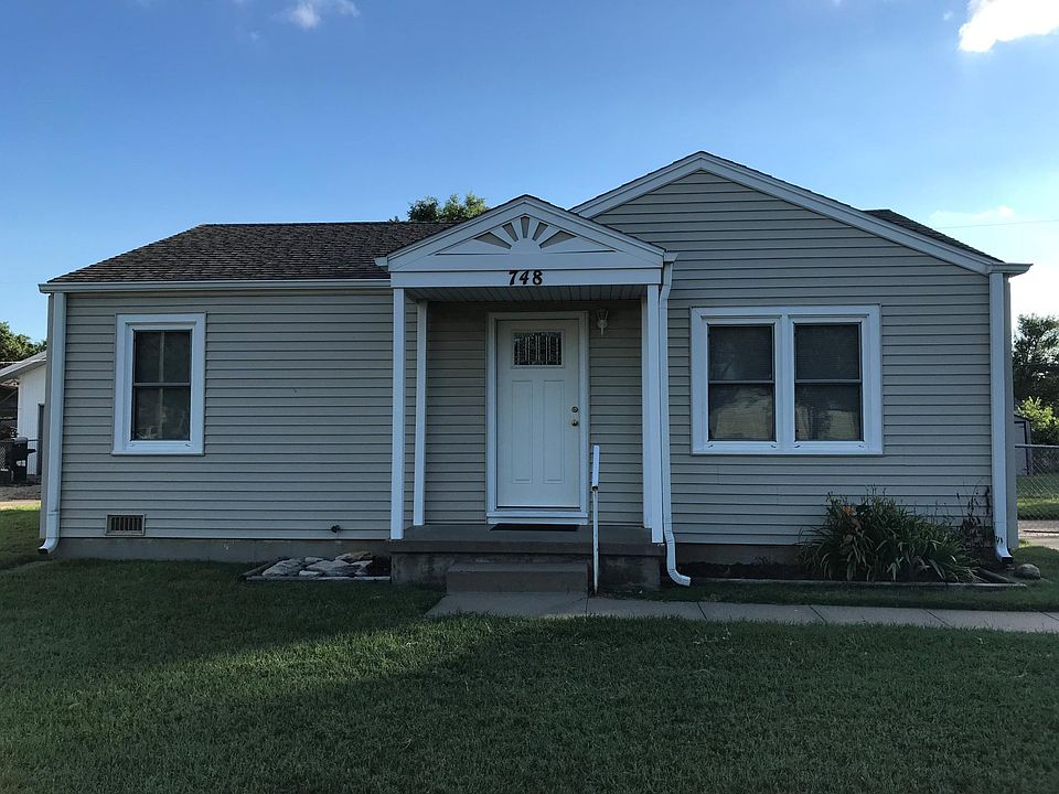 1st image of 748 Seneca Ave