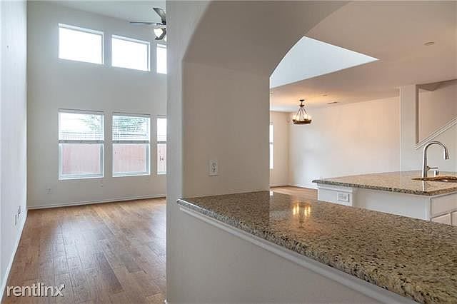 1st image of 9864 Fleetwood Dr