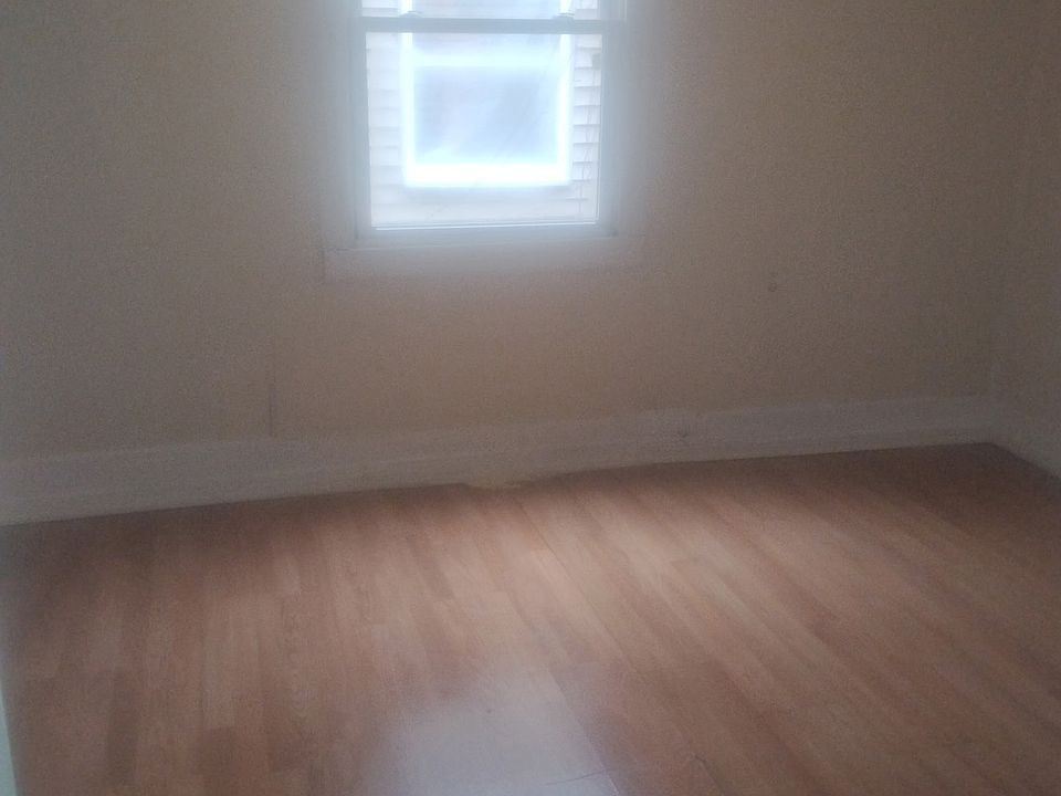2nd image of 105 N Wabash Ave