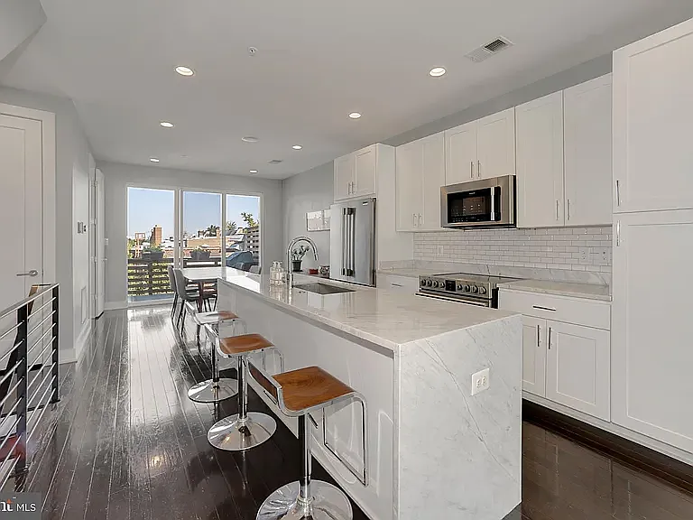 1030 Perry St NE — Photo 9