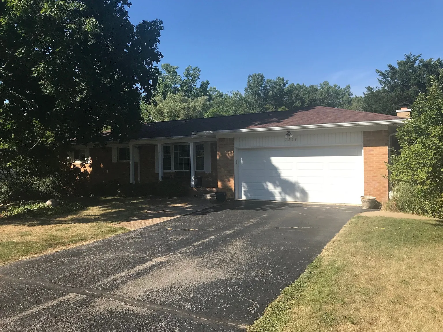 7228 Holcomb Rd photo 1