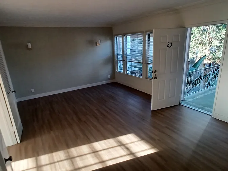 Charleston Apartments — Photo 5
