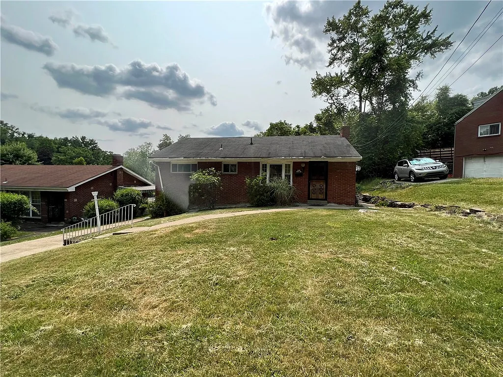 211 Calmar Dr photo 1