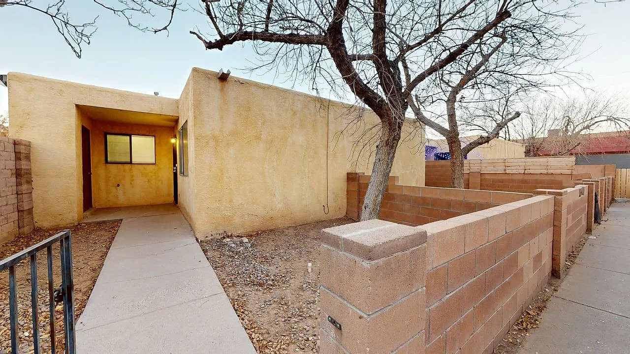 South Albuquerque 2BD with Outdoor Living — Photo 1