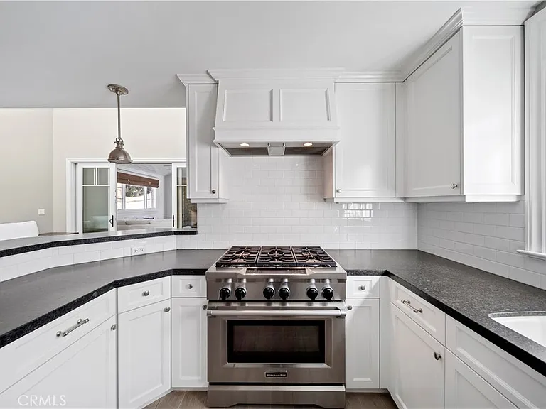 515 1/2 Narcissus Ave — Photo 13