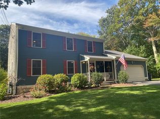 43 Macintosh Ln, Saunderstown, RI 02874