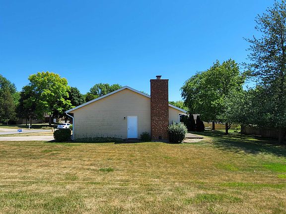 3rd image of 1340 Windmill Dr