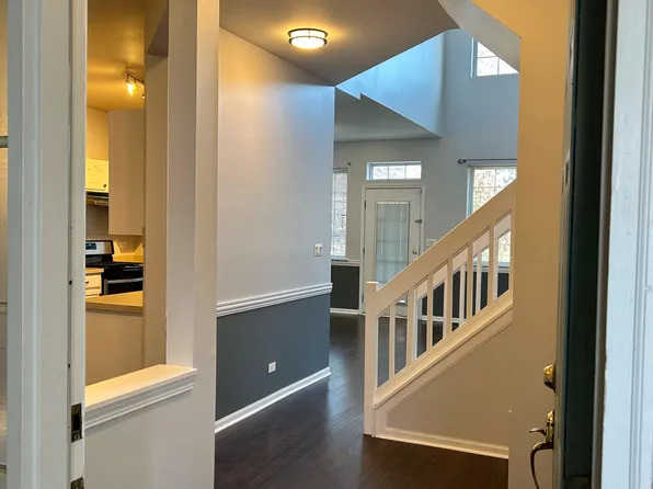 3105 Anton Dr, Aurora, IL 60504