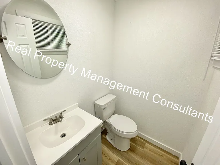 904 Twin Oaks Ter — Photo 24