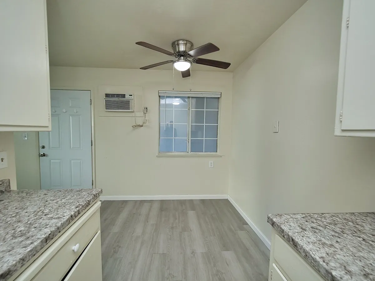 Building Photo - 5760 Nina Way #6