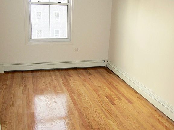 3rd image of 184 S Oxford St #3