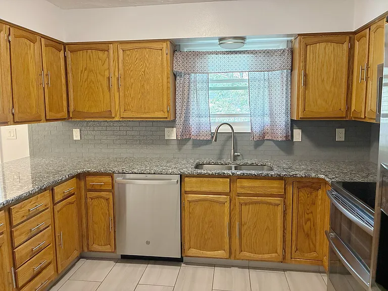 2180 Westcliff Dr — Photo 11