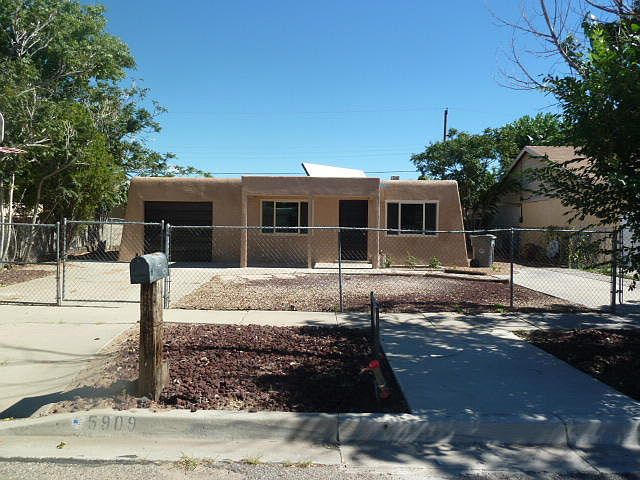 1st image of 5909 Avenida La Barranca NW