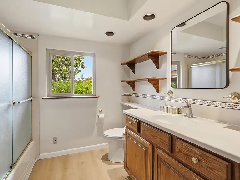 927 Lorne Way — Photo 31