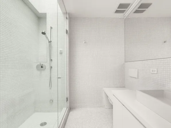 208 Vanderbilt Avenue image 10 of 14