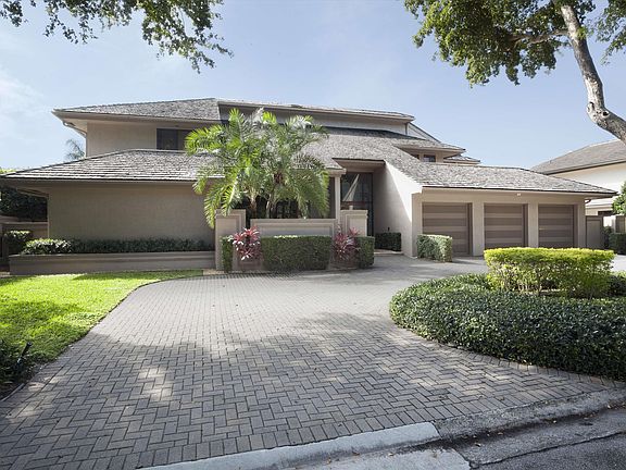 2nd image of 40 Bay Colony Dr