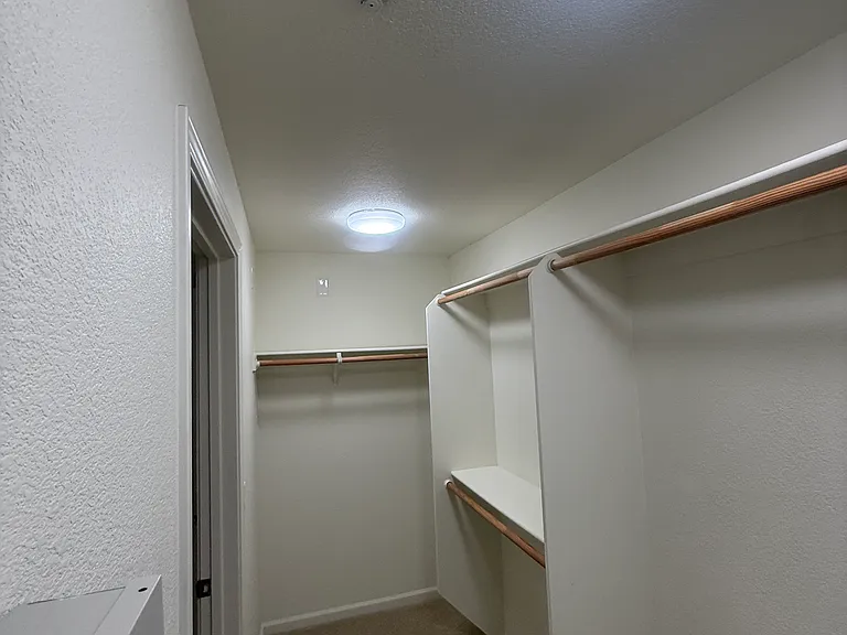 Diamond Creek Condominiums/ Apartments — Photo 23