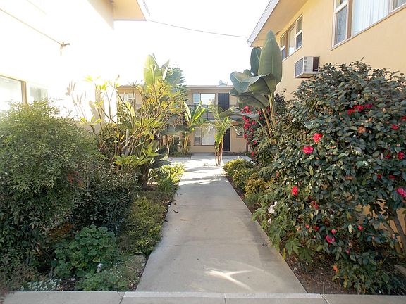 4th image of 855 W Huntington Dr