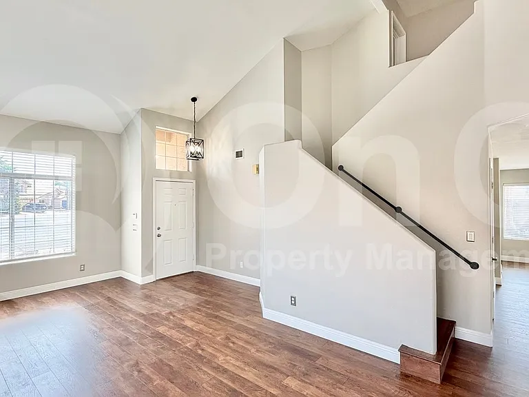 5124 W Geronimo St — Photo 2