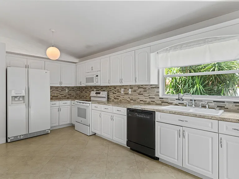 13945 Langley Pl — Photo 38