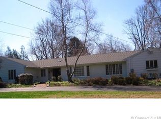 26 Inwood Rd, Woodbridge, CT 06525