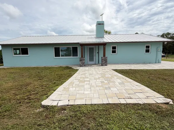 19660 Woodbridge Ln, North Fort Myers, FL 33917