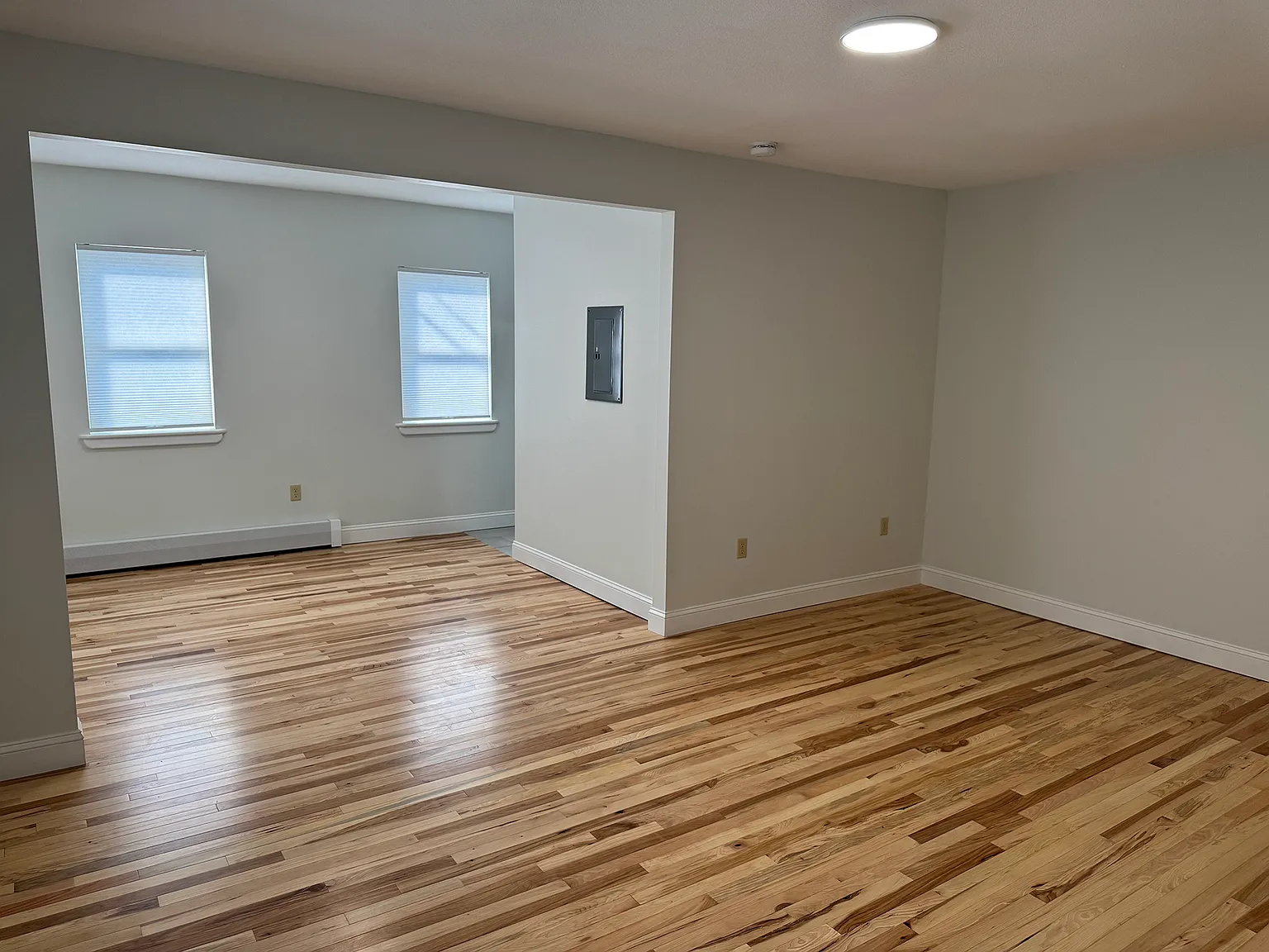 2 bed, 1.5 bath, 1100 sqft, $2,200 — Photo 2