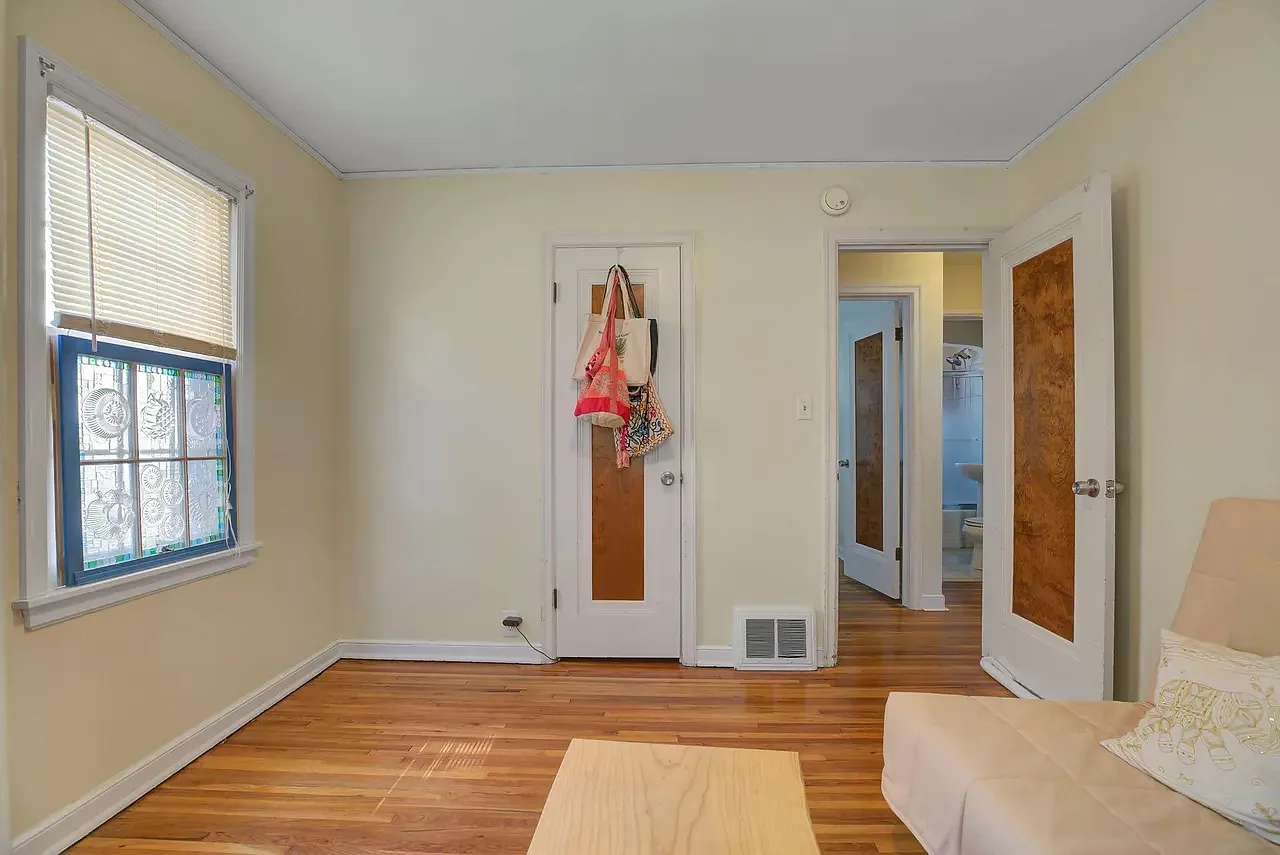 3 bed, 1010 sqft, $2,400 — Photo 3