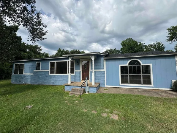 1209 N 3rd St, Ozark, AR 72949