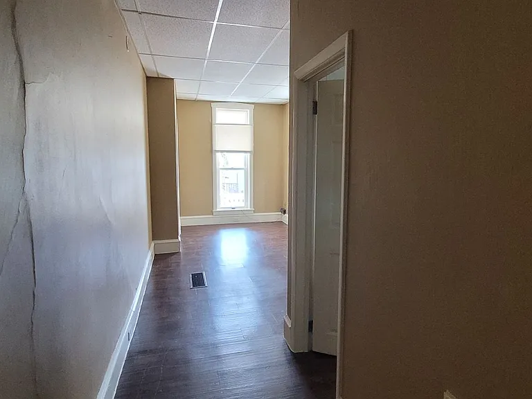 84 E Franklin St — Photo 7