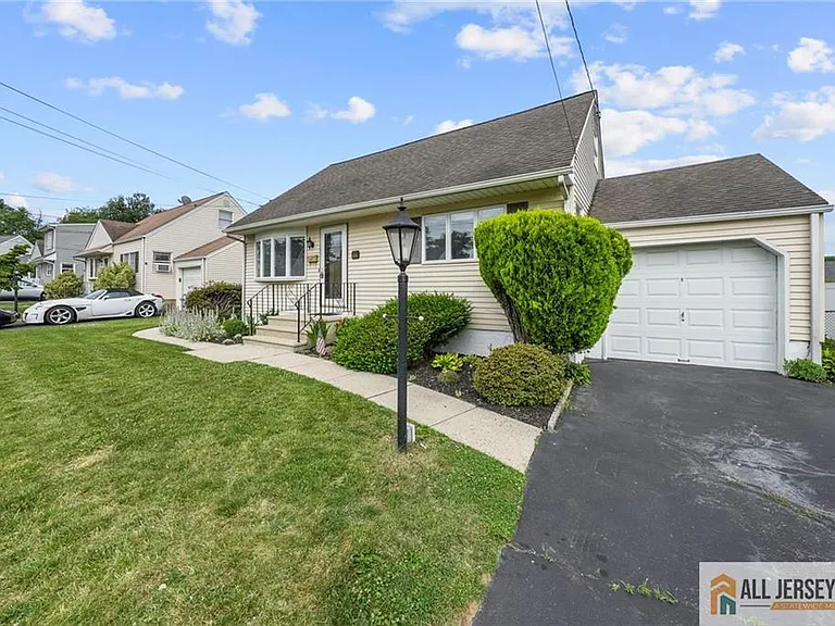 16 Tappan Ave — Photo 3